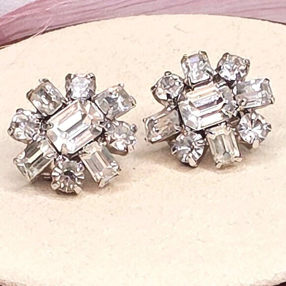 Vintage 1940s Hollywood  Glam Rhinestone Clip On Earrings Patent 1967965 - Picture 3 of 11